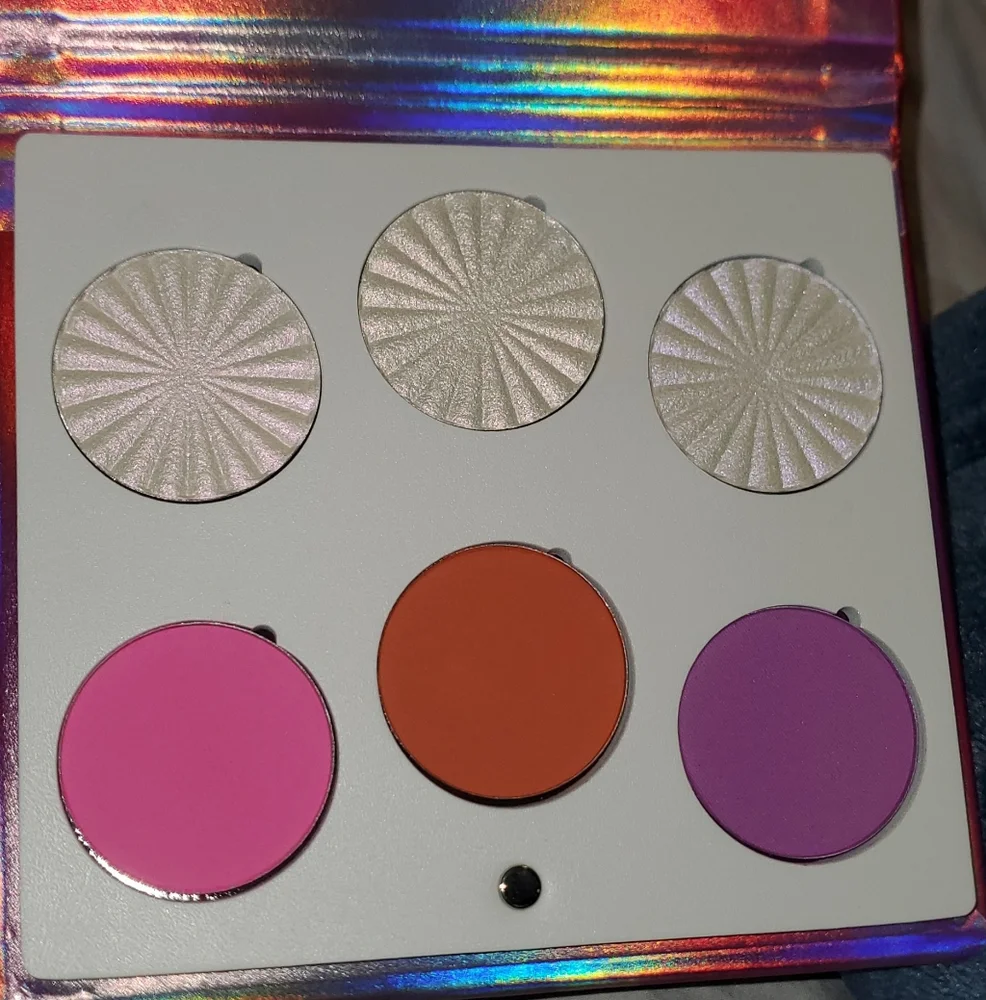 Random makeup bundle - Picture 9 of 9